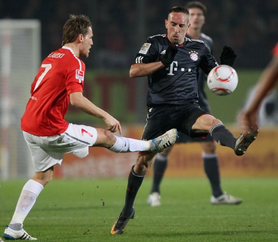 己不懈努力 己不懈努力